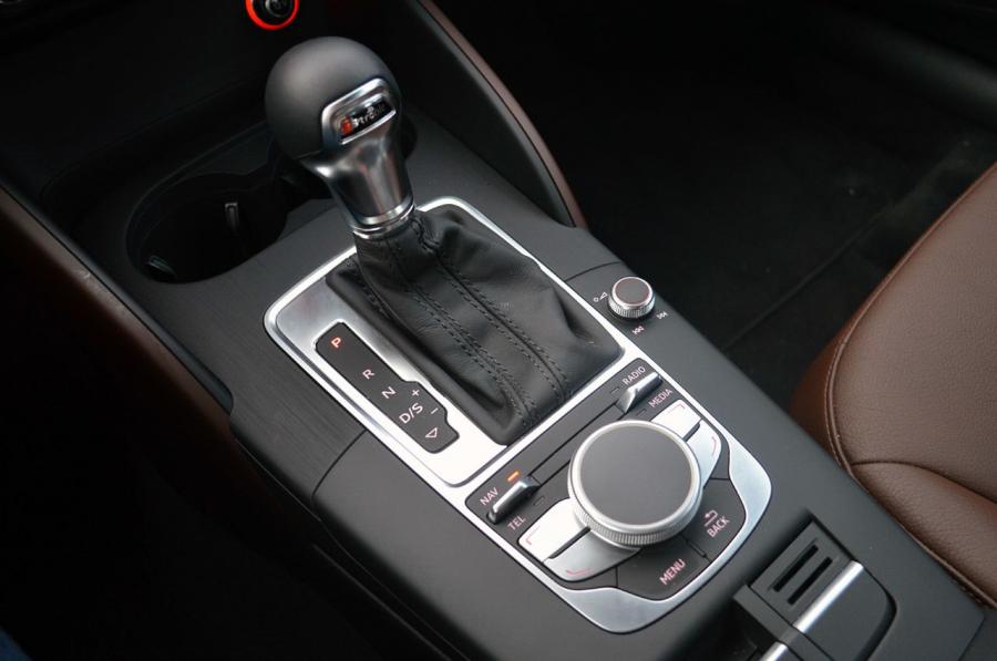 Детали интерьера Audi A3 Sedan 2.0T Quattro (8V) 2014 года  (NA) (фото 82 из 88)